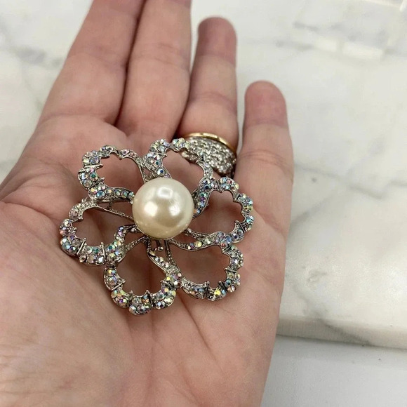 Big Y&J Signed Pearl Rhinestone Flower Brooch Pin Pendant AB Iridescent Retro - Picture 3 of 11